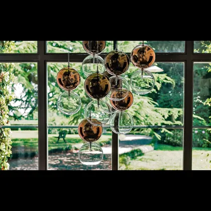 Lampada a sospensione con sfere a due colori Apollo di Cattelan Italia