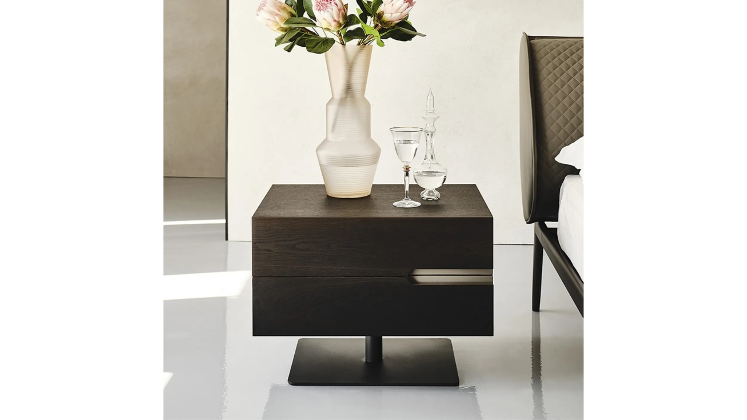 Comodino Ciro con base di Cattelan Italia