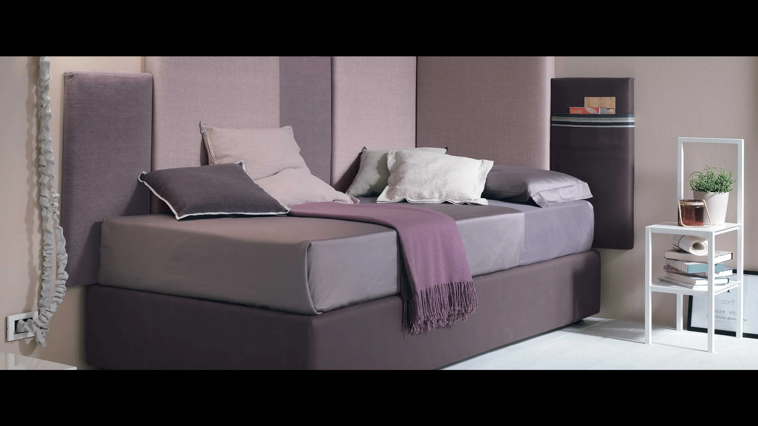 Letto singolo sommier Corner con boiserie rivestita in tessuto di Tomasella