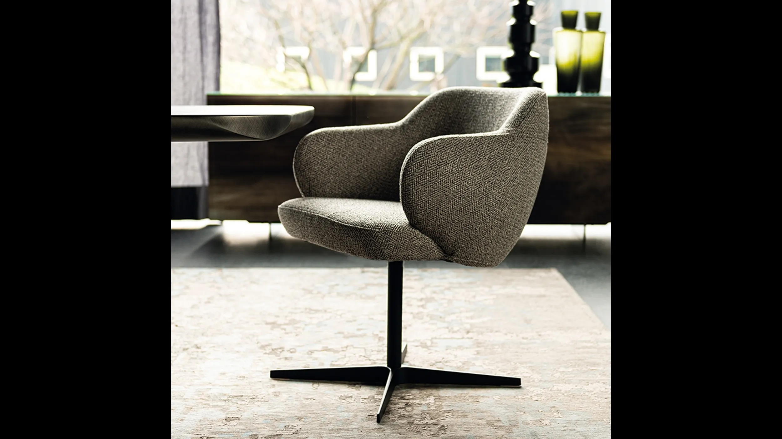 Sedia girevole in tessuto con base a 4 razze in acciaio Bombè X di Cattelan Italia