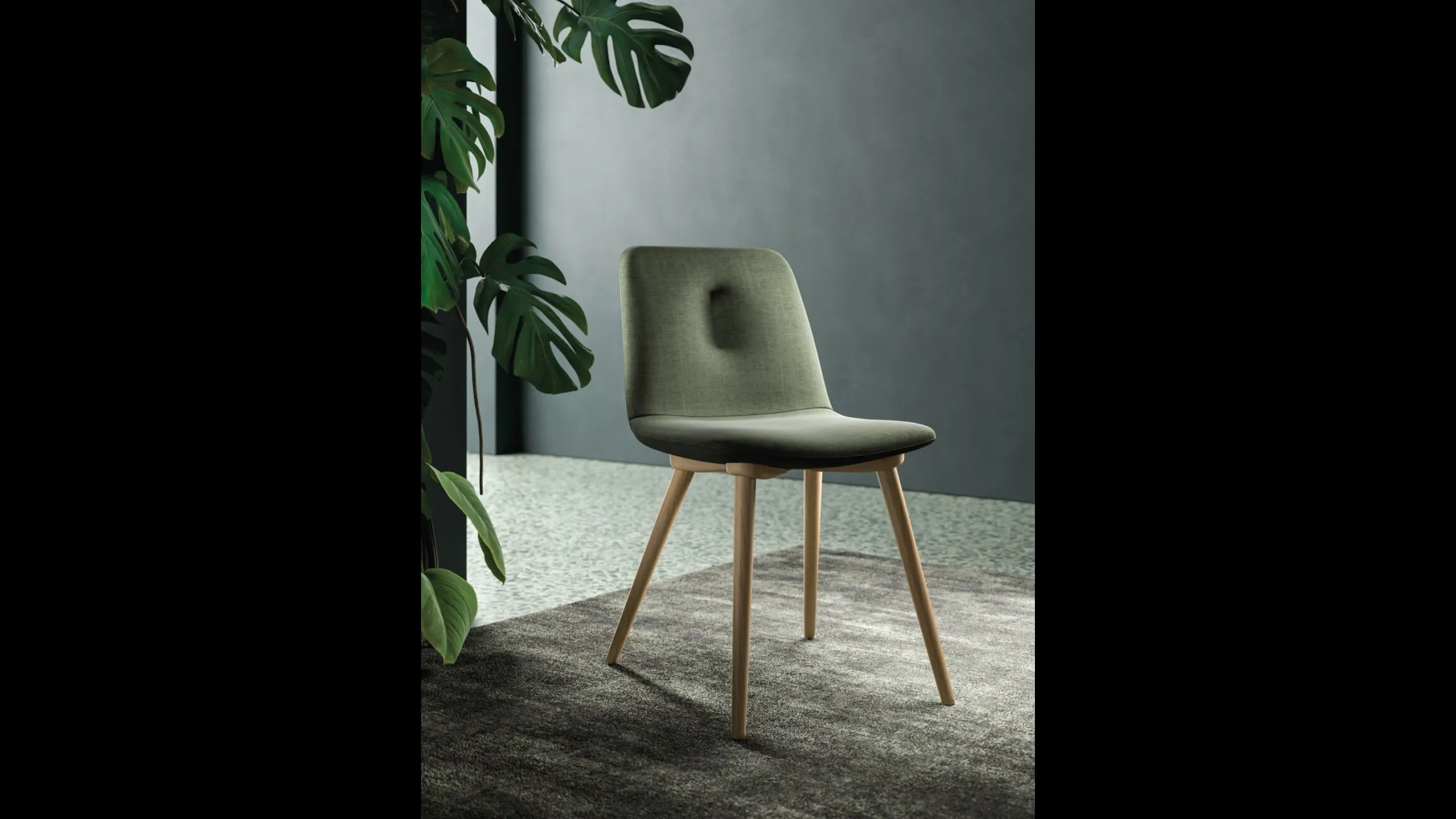 Sedia in tessuto con gambe in legno Gemma di Orme