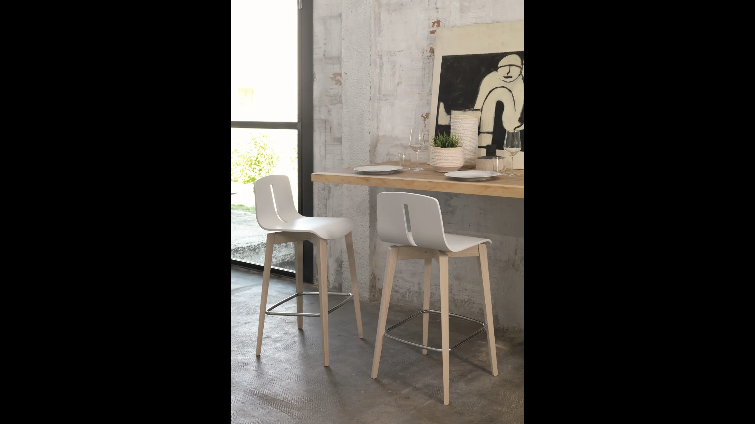 Sgabello Gordon SG140 in legno laccato Bianco e gambe in Frassino di Friulsedie