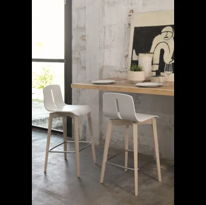 Sgabello Gordon SG140 in legno laccato Bianco e gambe in Frassino di Friulsedie