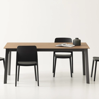 Sedia impilabile in polipropilene Tipa di Pointhouse