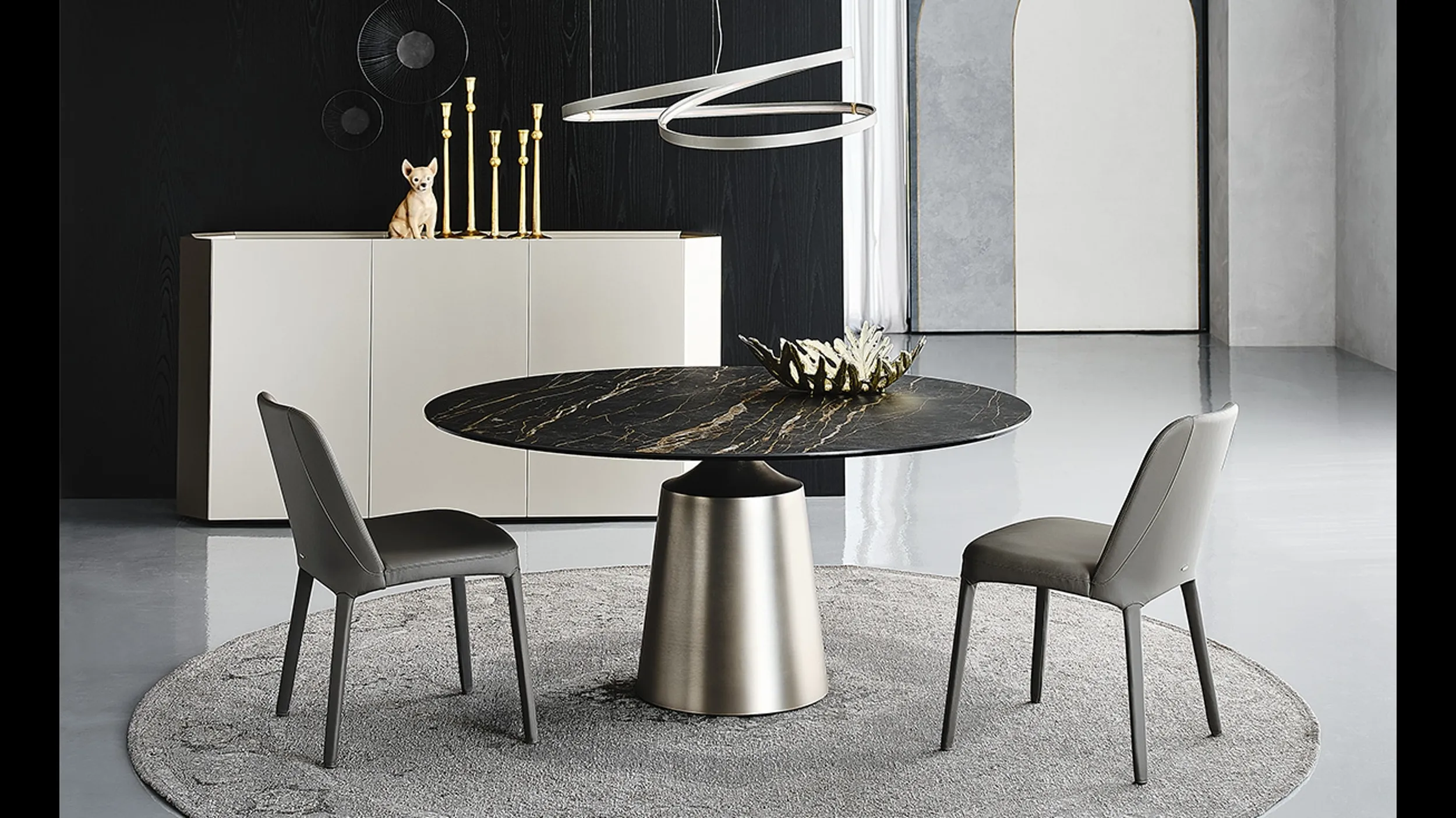 Tavolo rotondo con base monolite in acciaio verniciato e piano in ceramica Yoda Keramik di Cattelan Italia