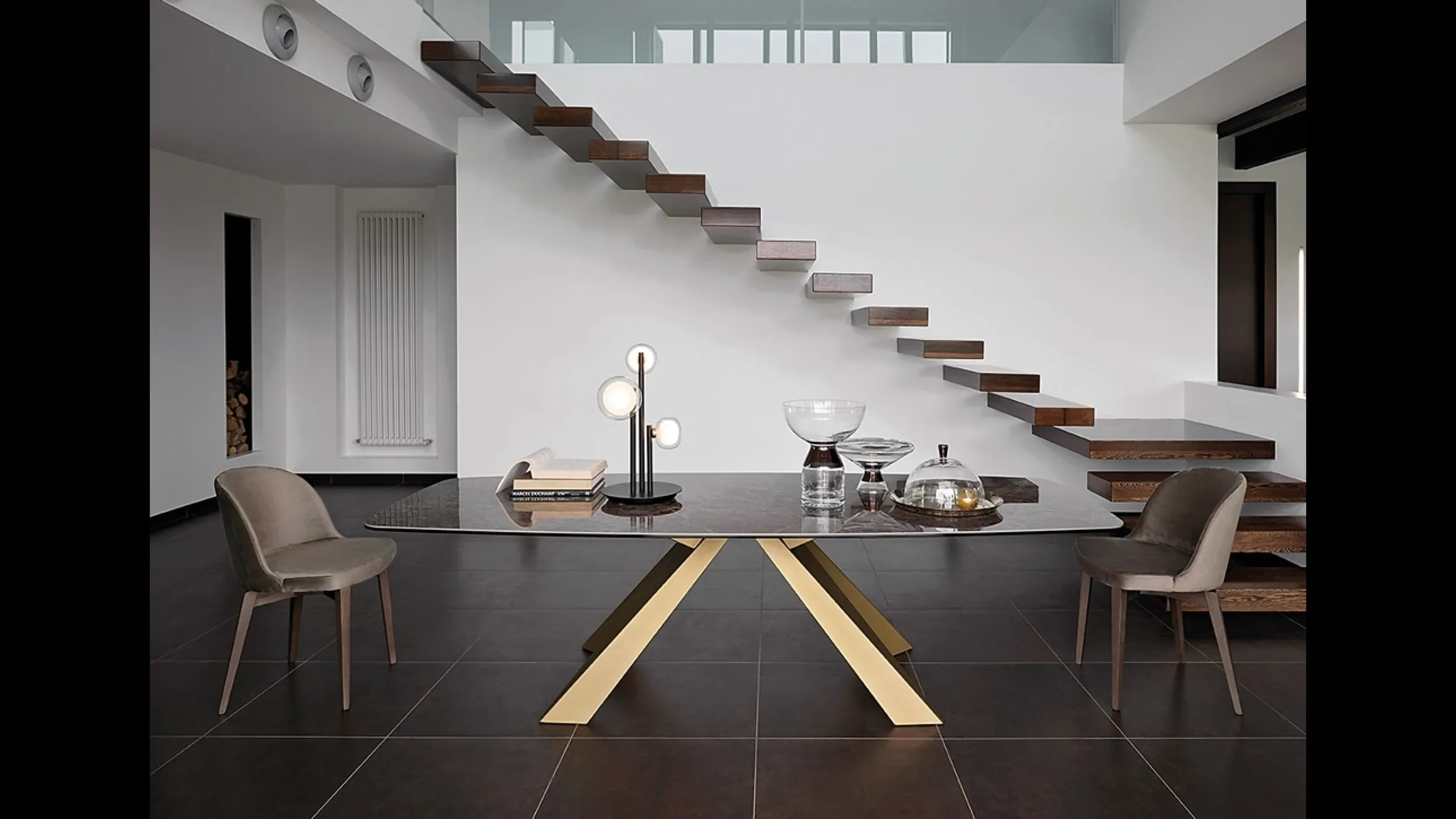 Tavolo Cosmo T72 in vetroceramica con gambe in metallo di Friulsedie