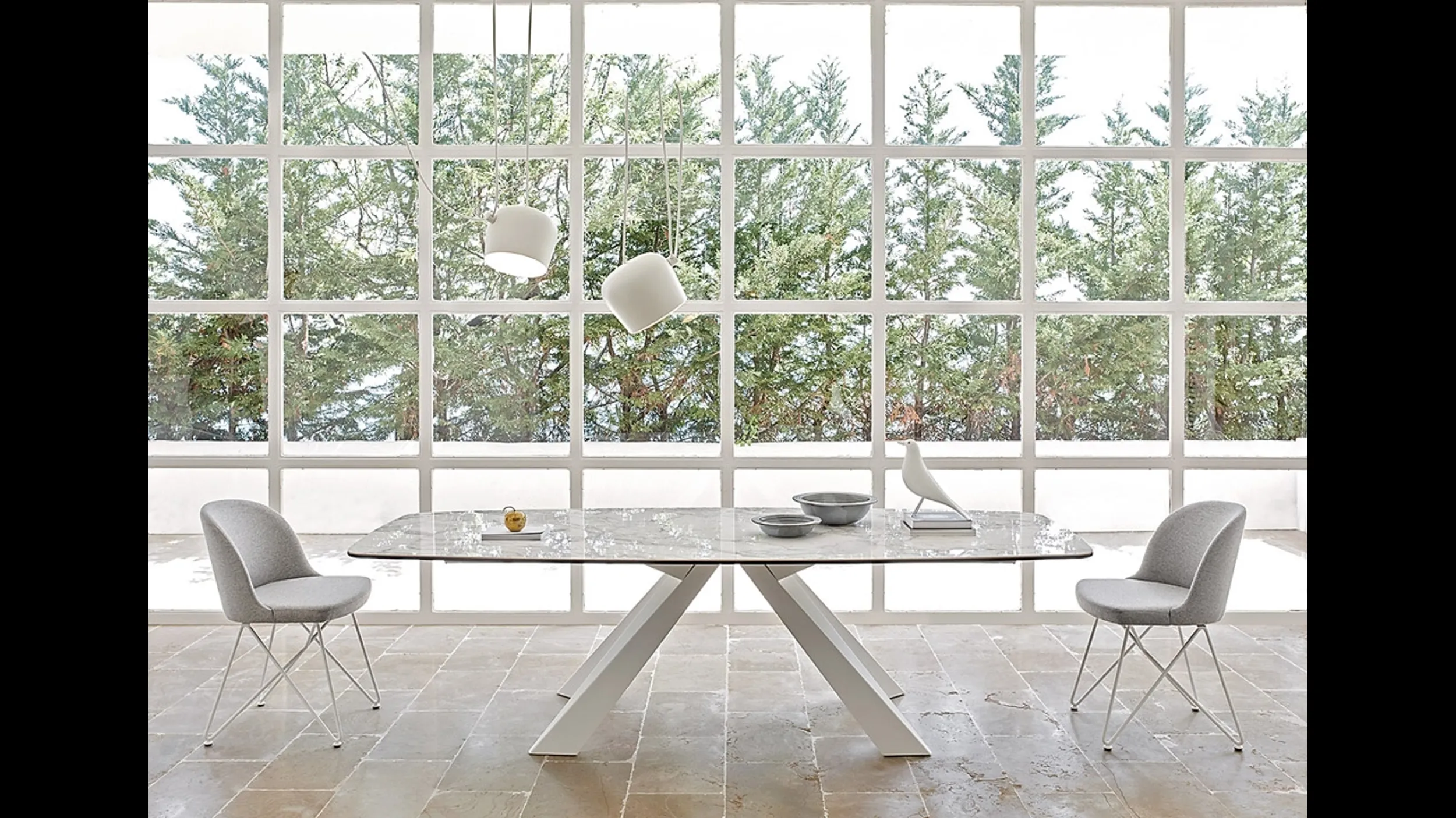 Tavolo Cosmo T72 in vetroceramica con gambe in metallo di Friulsedie