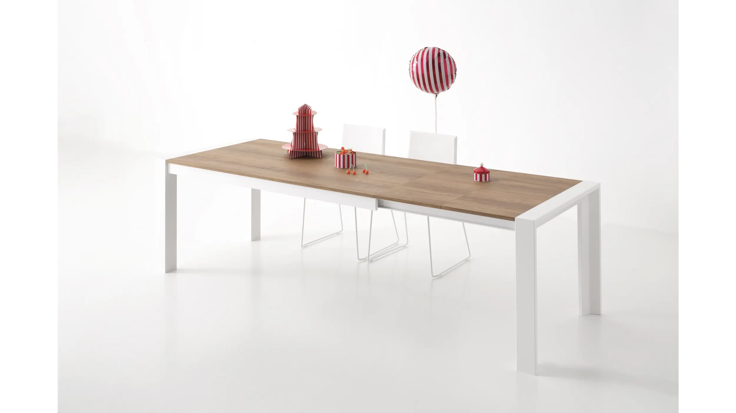 Tavolo allungabile Milano con top laminato effetto legno di Pointhouse