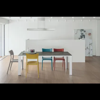 Tavolo allungabile Saturno con piano in gres porcellanato e gambe in metallo di Target Point